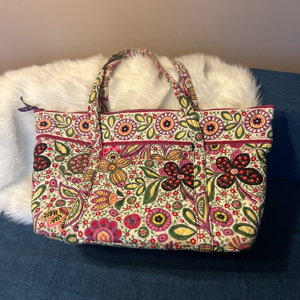 Vera Bradley Large Travel Tote with 6 Inside Pockets Viva La La Green Flowers - Picture 3 of 12